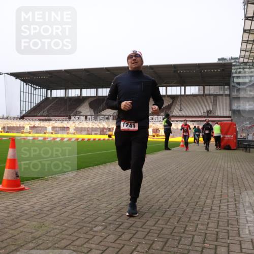 08.12.2024 - St. Pauli X-Mass-Run No. 14 Yannick Fuchs http://msf.ph/oto/7475257 08.12.2024 09:57:01 Ziel 364, 384, 420, 755, 763, 904, 1291, 1741, 1754, 1982, 2267, 2956, 3022, 3139 meine-sportfotos.de