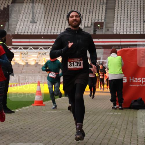 08.12.2024 - St. Pauli X-Mass-Run No. 14 Yannick Fuchs http://msf.ph/oto/7475263 08.12.2024 09:57:03 Ziel 364, 384, 420, 755, 763, 904, 1291, 1741, 1754, 1982, 2267, 2956, 3022, 3139 meine-sportfotos.de