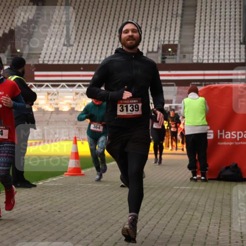 08.12.2024 - St. Pauli X-Mass-Run No. 14 Yannick Fuchs http://msf.ph/oto/7475265 08.12.2024 09:57:03 Ziel 364, 384, 420, 755, 763, 904, 1291, 1741, 1754, 1982, 2267, 2956, 3022, 3139 meine-sportfotos.de