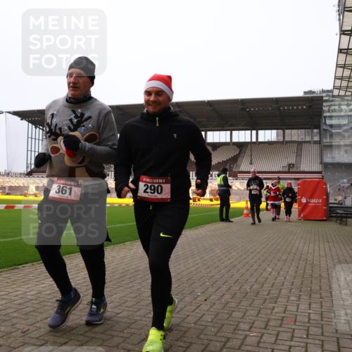 08.12.2024 - St. Pauli X-Mass-Run No. 14 Yannick Fuchs http://msf.ph/oto/7475279 08.12.2024 10:10:01 Ziel 290, 361, 513, 894, 1098, 1955, 1965, 3123 meine-sportfotos.de
