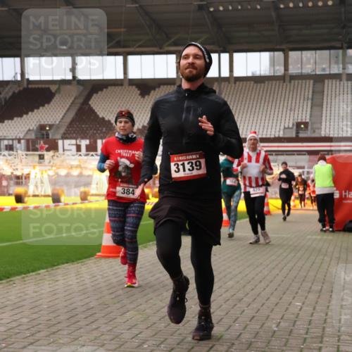 08.12.2024 - St. Pauli X-Mass-Run No. 14 Yannick Fuchs http://msf.ph/oto/7475287 08.12.2024 09:57:04 Ziel 364, 384, 420, 755, 763, 904, 1291, 1741, 1982, 2267, 3022, 3139 meine-sportfotos.de