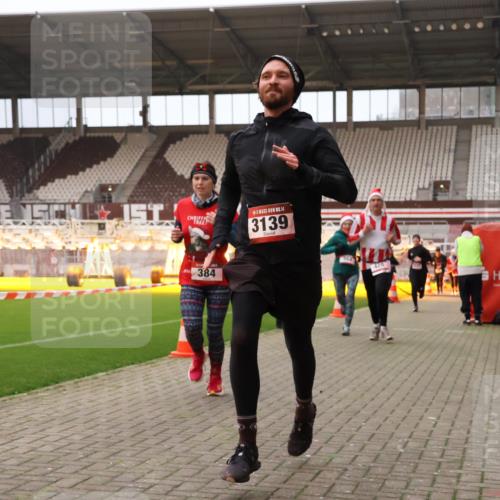 08.12.2024 - St. Pauli X-Mass-Run No. 14 Yannick Fuchs http://msf.ph/oto/7475289 08.12.2024 09:57:04 Ziel 364, 384, 420, 755, 763, 904, 1291, 1741, 1982, 2267, 3022, 3139 meine-sportfotos.de