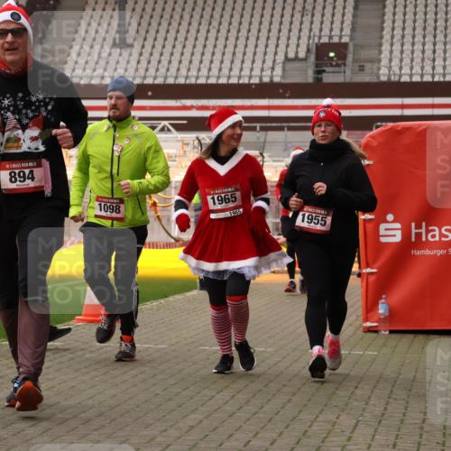 08.12.2024 - St. Pauli X-Mass-Run No. 14 Yannick Fuchs http://msf.ph/oto/7475290 08.12.2024 10:10:03 Ziel 290, 361, 513, 894, 1098, 1641, 1648, 1955, 1965, 3123 meine-sportfotos.de