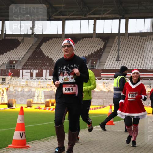 08.12.2024 - St. Pauli X-Mass-Run No. 14 Yannick Fuchs http://msf.ph/oto/7475308 08.12.2024 10:10:04 Ziel 290, 361, 513, 894, 1098, 1641, 1648, 1955, 1965, 3123 meine-sportfotos.de