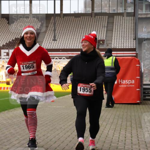 08.12.2024 - St. Pauli X-Mass-Run No. 14 Yannick Fuchs http://msf.ph/oto/7475336 08.12.2024 10:10:05 Ziel 290, 361, 894, 1098, 1641, 1648, 1955, 1965, 3123 meine-sportfotos.de