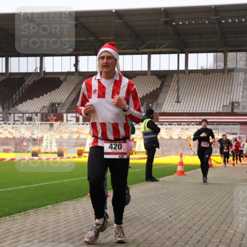 08.12.2024 - St. Pauli X-Mass-Run No. 14 Yannick Fuchs http://msf.ph/oto/7475337 08.12.2024 09:57:07 Ziel 364, 384, 420, 755, 763, 904, 1291, 1741, 1982, 2267, 3022, 3139, 3162 meine-sportfotos.de