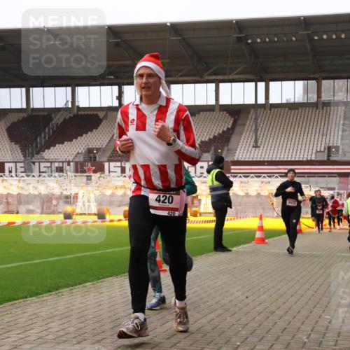 08.12.2024 - St. Pauli X-Mass-Run No. 14 Yannick Fuchs http://msf.ph/oto/7475341 08.12.2024 09:57:07 Ziel 364, 384, 420, 755, 763, 904, 1291, 1741, 1982, 2267, 3022, 3139, 3162 meine-sportfotos.de