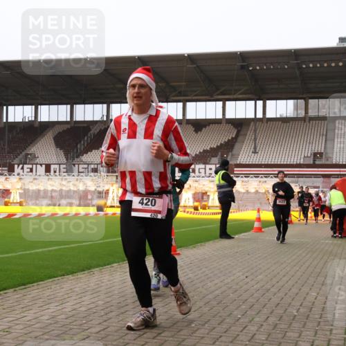 08.12.2024 - St. Pauli X-Mass-Run No. 14 Yannick Fuchs http://msf.ph/oto/7475349 08.12.2024 09:57:07 Ziel 364, 384, 420, 755, 763, 904, 1291, 1741, 1982, 2267, 3022, 3139, 3162 meine-sportfotos.de