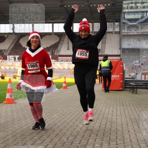 08.12.2024 - St. Pauli X-Mass-Run No. 14 Yannick Fuchs http://msf.ph/oto/7475354 08.12.2024 10:10:06 Ziel 290, 361, 894, 1098, 1641, 1648, 1955, 1965, 3123 meine-sportfotos.de