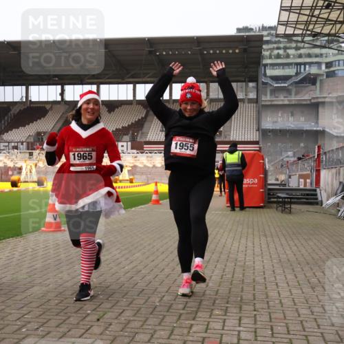 08.12.2024 - St. Pauli X-Mass-Run No. 14 Yannick Fuchs http://msf.ph/oto/7475360 08.12.2024 10:10:06 Ziel 290, 361, 894, 1098, 1641, 1648, 1955, 1965, 3123 meine-sportfotos.de