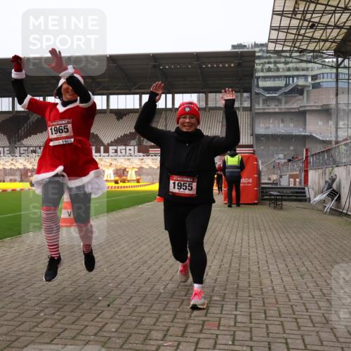 08.12.2024 - St. Pauli X-Mass-Run No. 14 Yannick Fuchs http://msf.ph/oto/7475372 08.12.2024 10:10:06 Ziel 290, 361, 894, 1098, 1641, 1648, 1955, 1965, 3123 meine-sportfotos.de