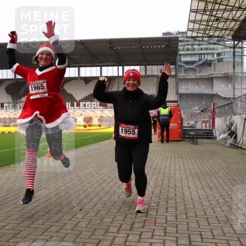 08.12.2024 - St. Pauli X-Mass-Run No. 14 Yannick Fuchs http://msf.ph/oto/7475375 08.12.2024 10:10:06 Ziel 290, 361, 894, 1098, 1641, 1648, 1955, 1965, 3123 meine-sportfotos.de