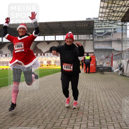 08.12.2024 - St. Pauli X-Mass-Run No. 14 Yannick Fuchs http://msf.ph/oto/7475379 08.12.2024 10:10:06 Ziel 290, 361, 894, 1098, 1641, 1648, 1955, 1965, 3123 meine-sportfotos.de