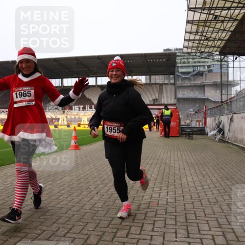 08.12.2024 - St. Pauli X-Mass-Run No. 14 Yannick Fuchs http://msf.ph/oto/7475393 08.12.2024 10:10:07 Ziel 290, 361, 882, 894, 1098, 1641, 1648, 1955, 1965, 3123 meine-sportfotos.de