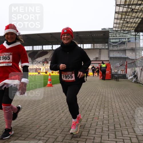 08.12.2024 - St. Pauli X-Mass-Run No. 14 Yannick Fuchs http://msf.ph/oto/7475399 08.12.2024 10:10:07 Ziel 290, 361, 882, 894, 1098, 1641, 1648, 1955, 1965, 3123 meine-sportfotos.de