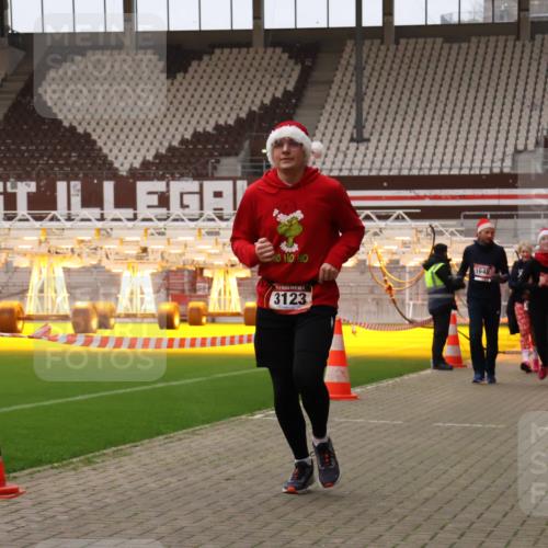 08.12.2024 - St. Pauli X-Mass-Run No. 14 Yannick Fuchs http://msf.ph/oto/7475416 08.12.2024 10:10:09 Ziel 290, 361, 882, 894, 1098, 1641, 1648, 1955, 1965, 3123 meine-sportfotos.de