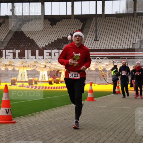 08.12.2024 - St. Pauli X-Mass-Run No. 14 Yannick Fuchs http://msf.ph/oto/7475428 08.12.2024 10:10:09 Ziel 290, 361, 882, 894, 1098, 1641, 1648, 1955, 1965, 3123 meine-sportfotos.de