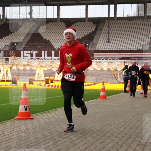 08.12.2024 - St. Pauli X-Mass-Run No. 14 Yannick Fuchs http://msf.ph/oto/7475431 08.12.2024 10:10:09 Ziel 290, 361, 882, 894, 1098, 1641, 1648, 1955, 1965, 3123 meine-sportfotos.de