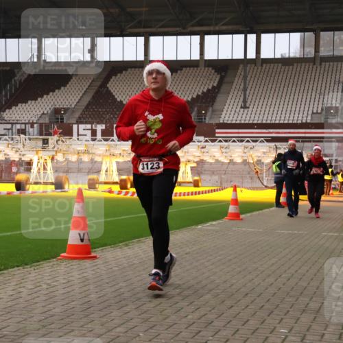 08.12.2024 - St. Pauli X-Mass-Run No. 14 Yannick Fuchs http://msf.ph/oto/7475442 08.12.2024 10:10:09 Ziel 290, 361, 882, 894, 1098, 1641, 1648, 1955, 1965, 3123 meine-sportfotos.de