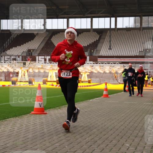 08.12.2024 - St. Pauli X-Mass-Run No. 14 Yannick Fuchs http://msf.ph/oto/7475445 08.12.2024 10:10:09 Ziel 290, 361, 882, 894, 1098, 1641, 1648, 1955, 1965, 3123 meine-sportfotos.de