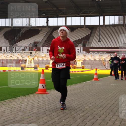 08.12.2024 - St. Pauli X-Mass-Run No. 14 Yannick Fuchs http://msf.ph/oto/7475450 08.12.2024 10:10:10 Ziel 290, 361, 882, 894, 1098, 1641, 1648, 1955, 1965, 3123 meine-sportfotos.de