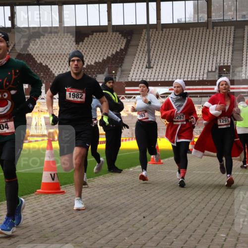 08.12.2024 - St. Pauli X-Mass-Run No. 14 Yannick Fuchs http://msf.ph/oto/7475451 08.12.2024 09:57:14 Ziel 364, 420, 755, 763, 904, 1291, 1982, 2267, 3022, 3162 meine-sportfotos.de