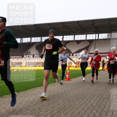 08.12.2024 - St. Pauli X-Mass-Run No. 14 Yannick Fuchs http://msf.ph/oto/7475483 08.12.2024 09:57:15 Ziel 755, 763, 904, 1291, 1982, 2267, 3022, 3162 meine-sportfotos.de