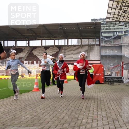 08.12.2024 - St. Pauli X-Mass-Run No. 14 Yannick Fuchs http://msf.ph/oto/7475488 08.12.2024 09:57:15 Ziel 755, 763, 904, 1291, 1982, 2267, 3022, 3162 meine-sportfotos.de
