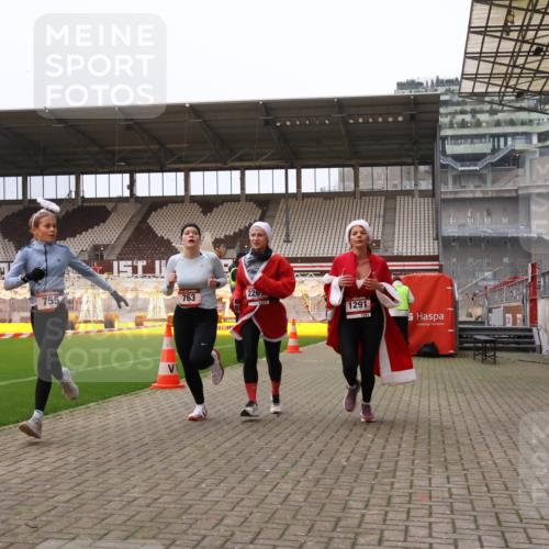 08.12.2024 - St. Pauli X-Mass-Run No. 14 Yannick Fuchs http://msf.ph/oto/7475496 08.12.2024 09:57:15 Ziel 755, 763, 904, 1291, 1982, 2267, 3022, 3162 meine-sportfotos.de