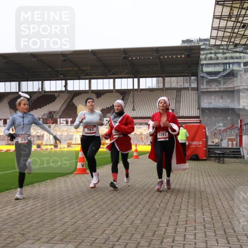08.12.2024 - St. Pauli X-Mass-Run No. 14 Yannick Fuchs http://msf.ph/oto/7475498 08.12.2024 09:57:15 Ziel 755, 763, 904, 1291, 1982, 2267, 3022, 3162 meine-sportfotos.de