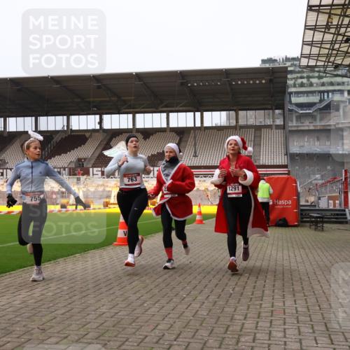 08.12.2024 - St. Pauli X-Mass-Run No. 14 Yannick Fuchs http://msf.ph/oto/7475502 08.12.2024 09:57:15 Ziel 755, 763, 904, 1291, 1982, 2267, 3022, 3162 meine-sportfotos.de