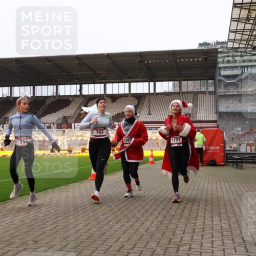 08.12.2024 - St. Pauli X-Mass-Run No. 14 Yannick Fuchs http://msf.ph/oto/7475505 08.12.2024 09:57:15 Ziel 755, 763, 904, 1291, 1982, 2267, 3022, 3162 meine-sportfotos.de