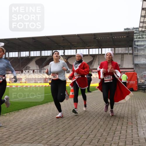 08.12.2024 - St. Pauli X-Mass-Run No. 14 Yannick Fuchs http://msf.ph/oto/7475517 08.12.2024 09:57:16 Ziel 755, 763, 904, 1291, 1982, 2267, 3022, 3162 meine-sportfotos.de