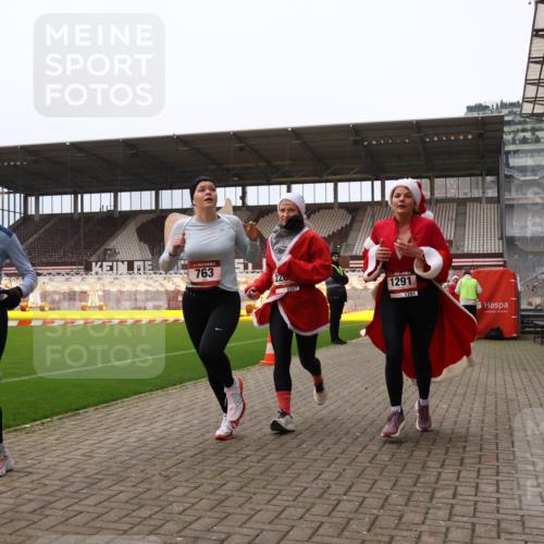 08.12.2024 - St. Pauli X-Mass-Run No. 14 Yannick Fuchs http://msf.ph/oto/7475519 08.12.2024 09:57:16 Ziel 755, 763, 904, 1291, 1982, 2267, 3022, 3162 meine-sportfotos.de