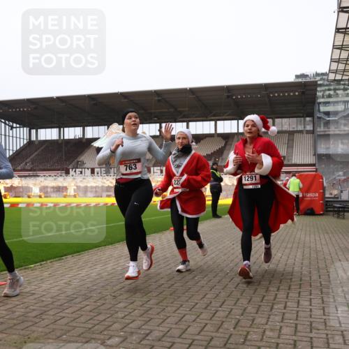 08.12.2024 - St. Pauli X-Mass-Run No. 14 Yannick Fuchs http://msf.ph/oto/7475523 08.12.2024 09:57:16 Ziel 755, 763, 904, 1291, 1982, 2267, 3022, 3162 meine-sportfotos.de