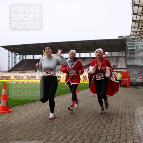 08.12.2024 - St. Pauli X-Mass-Run No. 14 Yannick Fuchs http://msf.ph/oto/7475536 08.12.2024 09:57:16 Ziel 755, 763, 904, 1291, 1982, 2267, 3022, 3162 meine-sportfotos.de