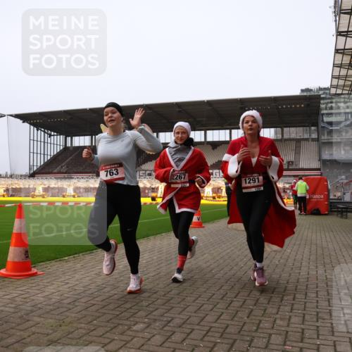08.12.2024 - St. Pauli X-Mass-Run No. 14 Yannick Fuchs http://msf.ph/oto/7475540 08.12.2024 09:57:16 Ziel 755, 763, 904, 1291, 1982, 2267, 3022, 3162 meine-sportfotos.de