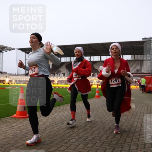 08.12.2024 - St. Pauli X-Mass-Run No. 14 Yannick Fuchs http://msf.ph/oto/7475542 08.12.2024 09:57:17 Ziel 755, 763, 904, 1291, 1982, 2267, 3022, 3162 meine-sportfotos.de