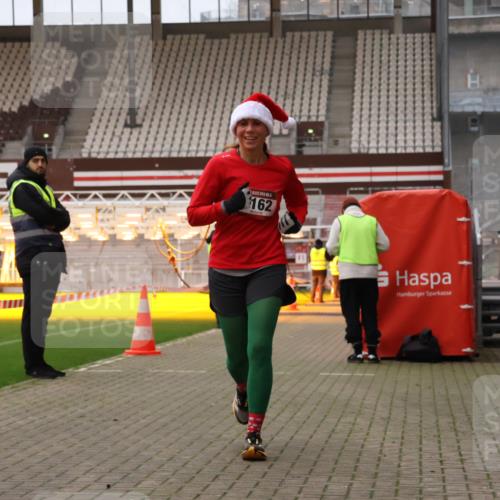 08.12.2024 - St. Pauli X-Mass-Run No. 14 Yannick Fuchs http://msf.ph/oto/7475589 08.12.2024 09:57:22 Ziel 904, 1291, 2267, 3162, 3258 meine-sportfotos.de