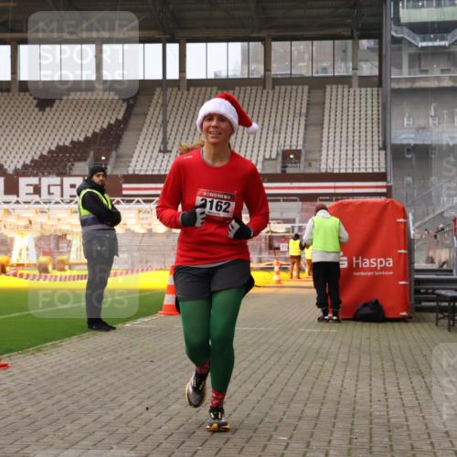 08.12.2024 - St. Pauli X-Mass-Run No. 14 Yannick Fuchs http://msf.ph/oto/7475599 08.12.2024 09:57:23 Ziel 1291, 2267, 3162, 3258 meine-sportfotos.de