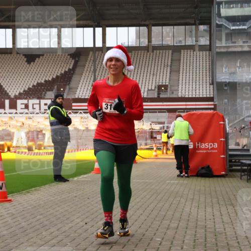 08.12.2024 - St. Pauli X-Mass-Run No. 14 Yannick Fuchs http://msf.ph/oto/7475605 08.12.2024 09:57:23 Ziel 1291, 2267, 3162, 3258 meine-sportfotos.de