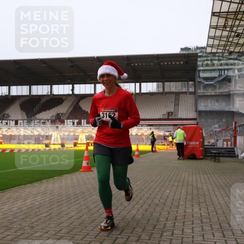 08.12.2024 - St. Pauli X-Mass-Run No. 14 Yannick Fuchs http://msf.ph/oto/7475612 08.12.2024 09:57:24 Ziel 1291, 2267, 3162, 3258 meine-sportfotos.de