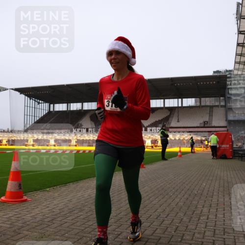 08.12.2024 - St. Pauli X-Mass-Run No. 14 Yannick Fuchs http://msf.ph/oto/7475620 08.12.2024 09:57:24 Ziel 1291, 2267, 3162, 3258 meine-sportfotos.de