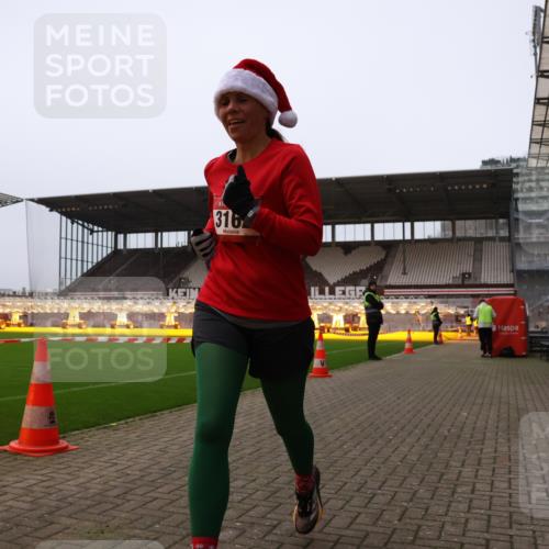 08.12.2024 - St. Pauli X-Mass-Run No. 14 Yannick Fuchs http://msf.ph/oto/7475624 08.12.2024 09:57:25 Ziel 3162, 3258 meine-sportfotos.de