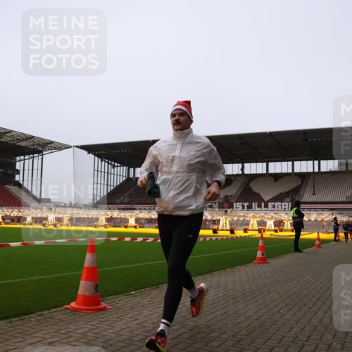 08.12.2024 - St. Pauli X-Mass-Run No. 14 Yannick Fuchs http://msf.ph/oto/7475647 08.12.2024 09:57:39 Ziel 391, 2840, 2842, 3258 meine-sportfotos.de