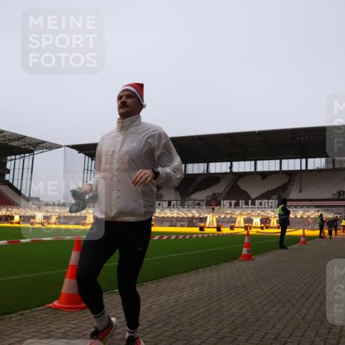 08.12.2024 - St. Pauli X-Mass-Run No. 14 Yannick Fuchs http://msf.ph/oto/7475655 08.12.2024 09:57:40 Ziel 391, 2840, 2842, 3258 meine-sportfotos.de