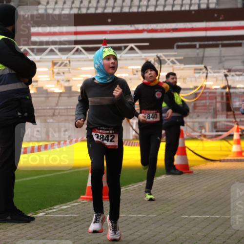 08.12.2024 - St. Pauli X-Mass-Run No. 14 Yannick Fuchs http://msf.ph/oto/7475658 08.12.2024 09:57:43 Ziel 391, 2840, 2842, 3258 meine-sportfotos.de