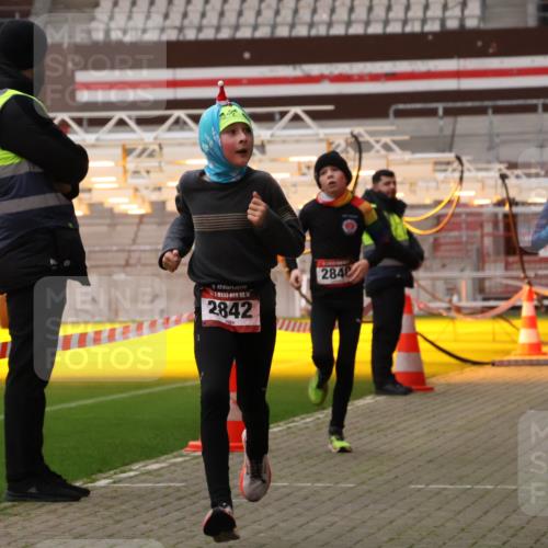 08.12.2024 - St. Pauli X-Mass-Run No. 14 Yannick Fuchs http://msf.ph/oto/7475661 08.12.2024 09:57:43 Ziel 391, 2840, 2842, 3258 meine-sportfotos.de