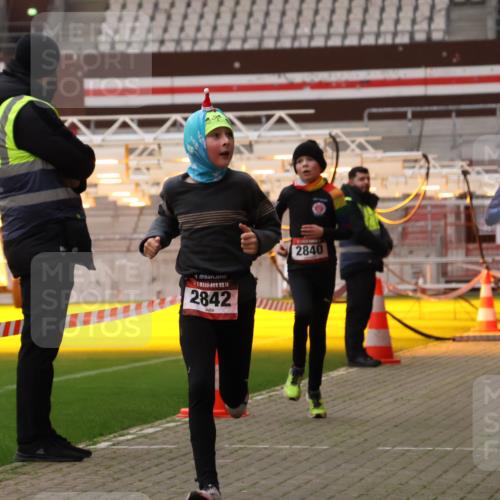 08.12.2024 - St. Pauli X-Mass-Run No. 14 Yannick Fuchs http://msf.ph/oto/7475664 08.12.2024 09:57:43 Ziel 391, 2840, 2842, 3258 meine-sportfotos.de