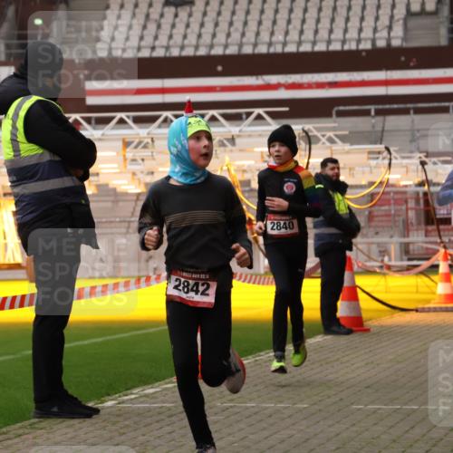08.12.2024 - St. Pauli X-Mass-Run No. 14 Yannick Fuchs http://msf.ph/oto/7475667 08.12.2024 09:57:43 Ziel 391, 2840, 2842, 3258 meine-sportfotos.de